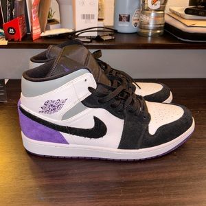 NIKE Jordan 1 MID SE Purple